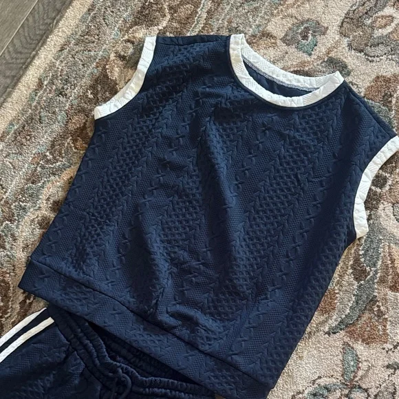 Black Sleeveless Top and Pants Set - Picture 2 of 3